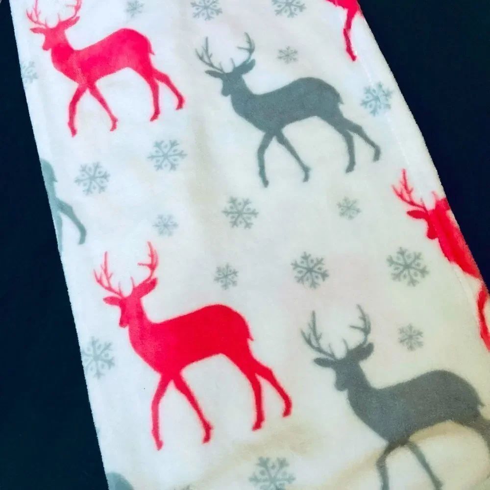 NWT Betsey Johnson Christmas Holiday Reindeer Plush Throw Blanket